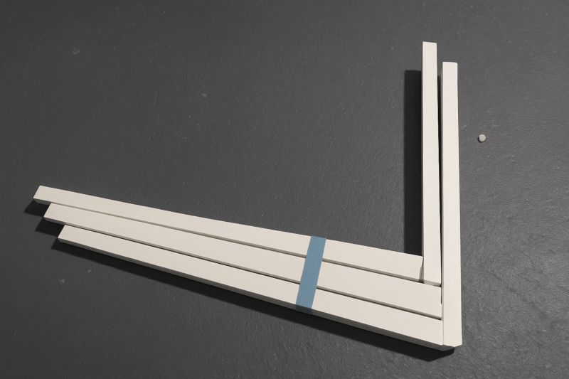 estabilidade e segurança à unidade condensadora externa do seu ar-condicionado. Fabricado em aço carbono de 1,2mm, com perfil em "U" pintado e pintura eletrostática epóxi, garantindo resistência contra corrosão e durabilidade. Esse suporte é compatível com todas as marcas e modelos de ar-condicionado